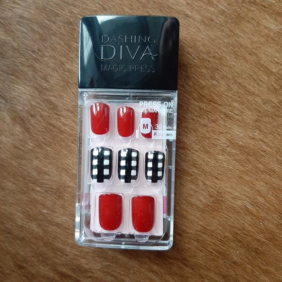 Brand New Dashing Diva Magic Press Nails - Picture 1 of 1